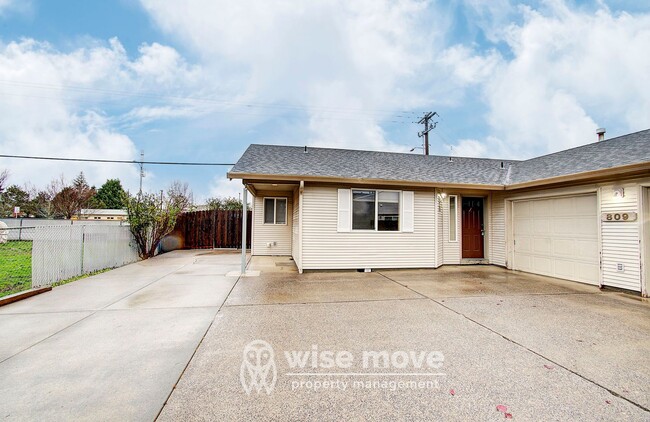 Building Photo - 809 SE 135th Ct Unit A