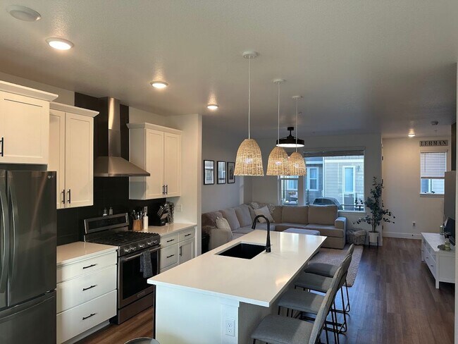 Photo - Westminster Station - Almost new- Pride Of Ownership!