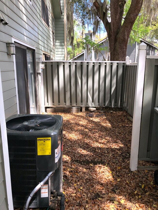 Photo - 118 Holland Park Cir