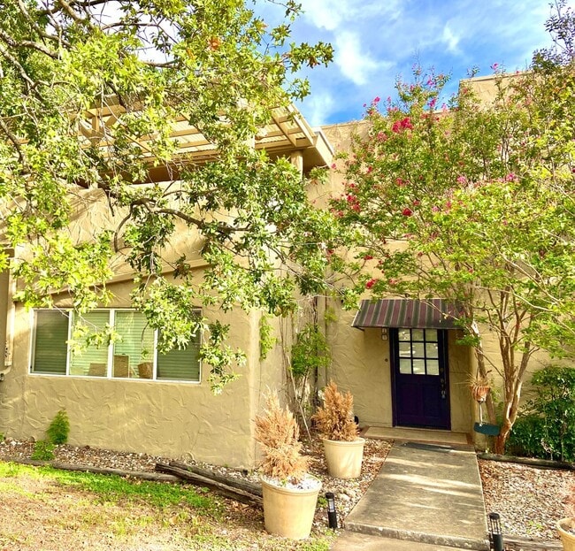 Spacious Riverhill Townhome - Spacious Riverhill Townhome