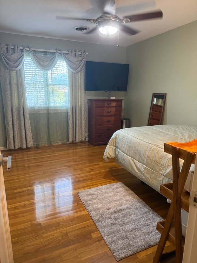 Photo - 325 Woodside Dr