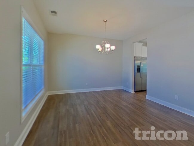 Photo - 563 Roseridge Dr
