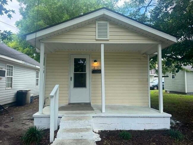 Building Photo - 613 E Johnston-AVS
