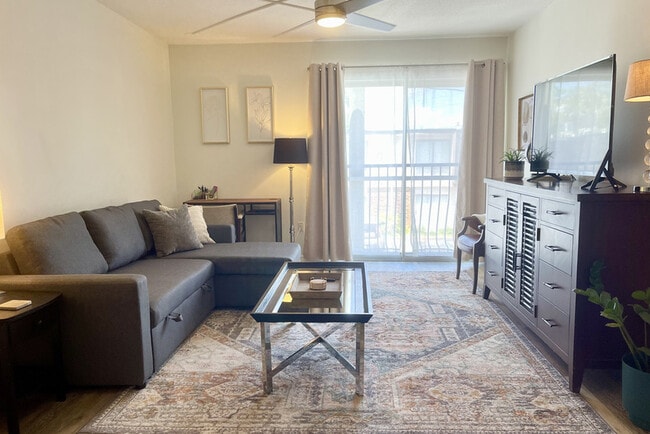 Wi-Fi, smart TV, pull-out sofa, ceiling fan w remote, dedicated workspace, sheers, blackout curtains - 1700 SW 16th Ct Unit SHE 28 Rental