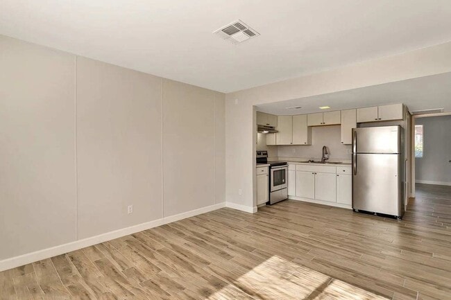 936 E Roma Ave Unit 2