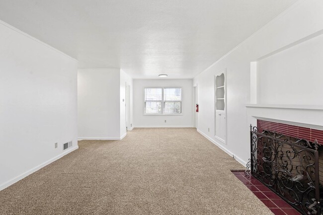 Photo - Beautifully maintained 1-bdrm/1-bath unit in 4-plex. Fireplace, off-street parking, laundry, grea... Unit 1912