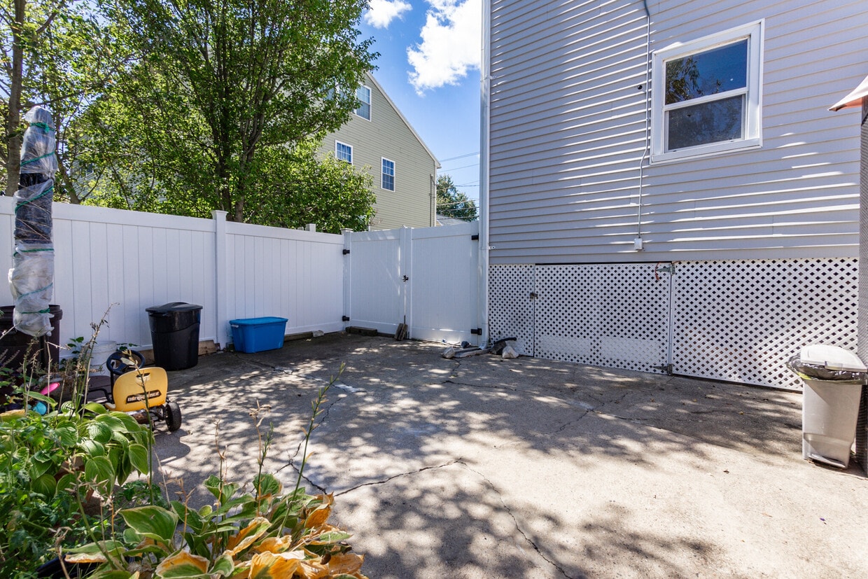 Photo - 157 Spring St (Medford, MA)