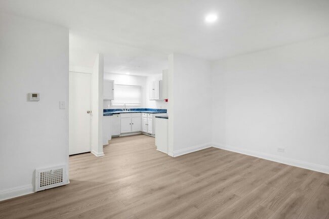 Photo - 14608 Alder Ave