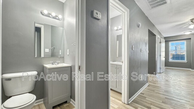 Photo - 1100 Wilson Rd