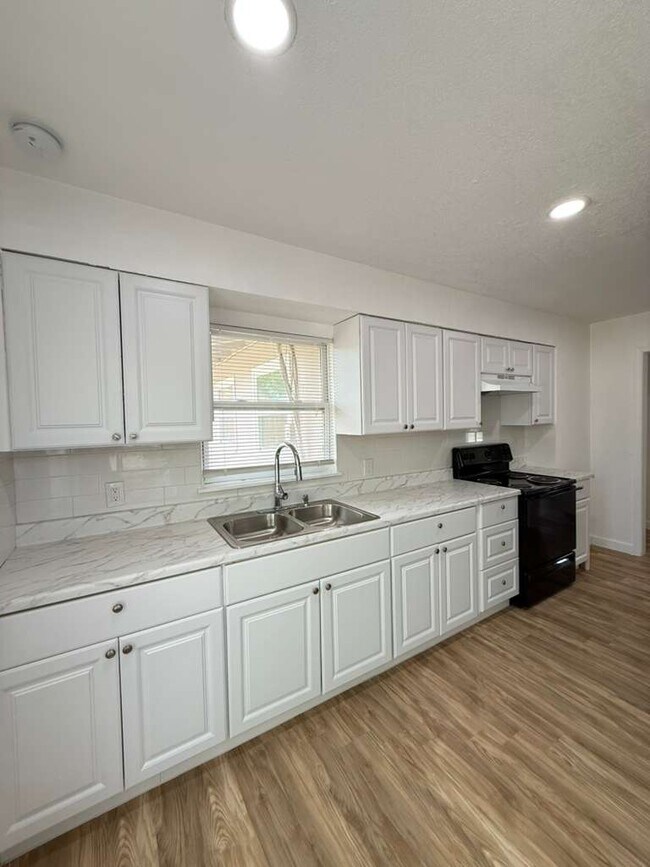 Photo - 339 Brettonwood Dr