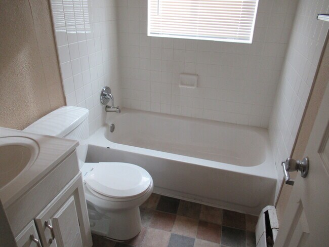 Photo - 2610 King St Unit 2