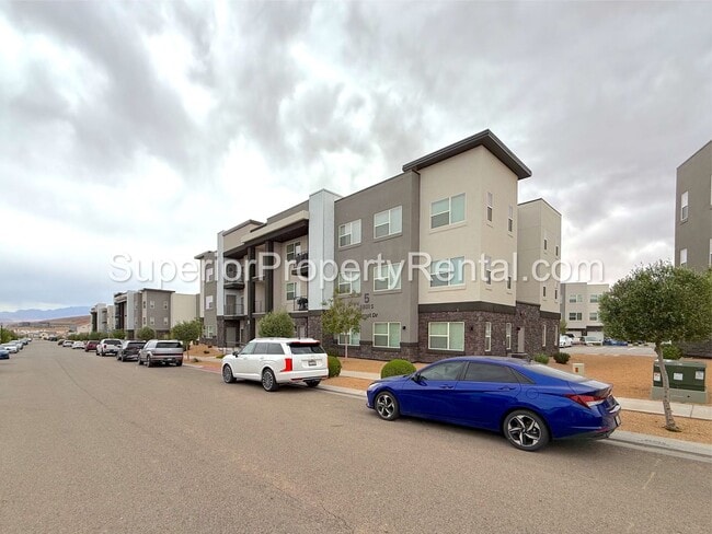 Building Photo - 5801 S Garnet Dr