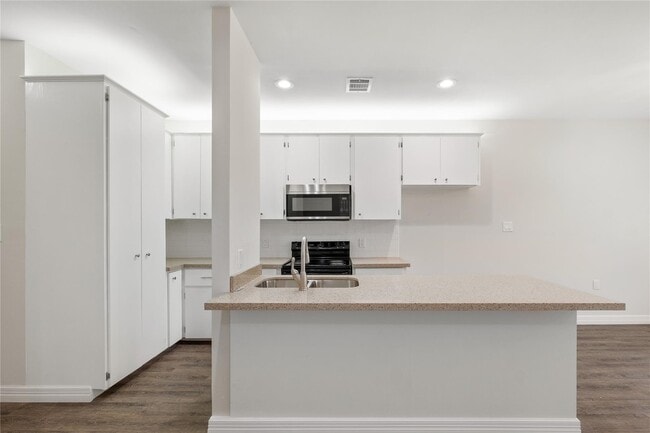 Building Photo - 8207 Sandra St Rental