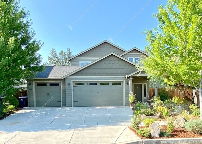 Building Photo - * Coming Soon * Beautiful Unfurnished 3-Be... Rental