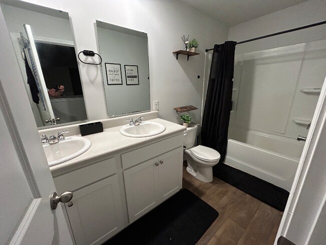 Photo - 125 E Sunrise Ln