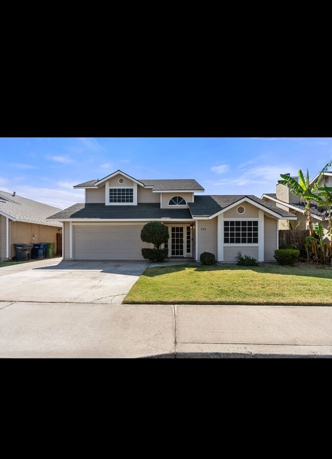 Building Photo - 900 Grandview Cir