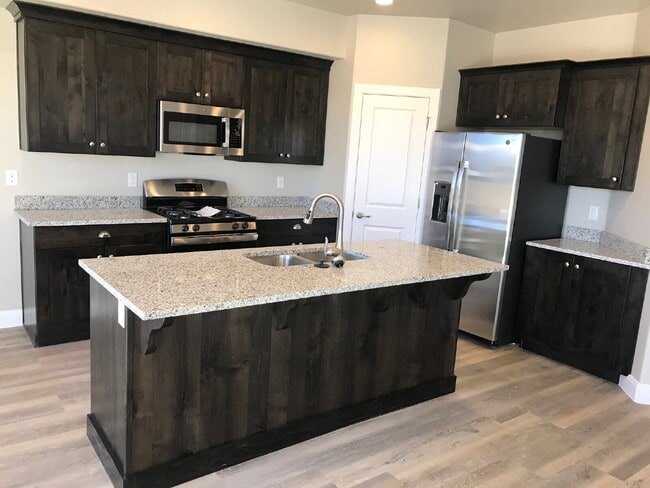 Photo - Spacious 4-Bedroom Townhouse in Hurricane, UT Unit 104