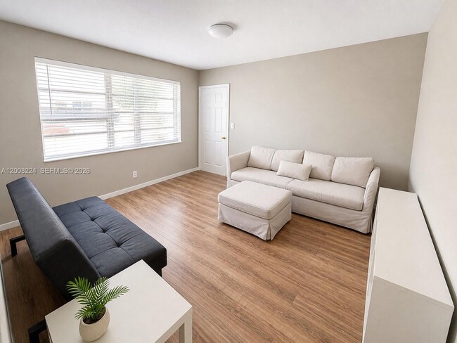 Photo - 375 SW 19th Ave Unit 1