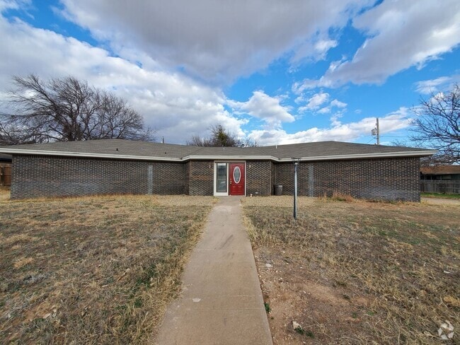 Building Photo - Nice family 3 bedroom and 2 bath home in a...
