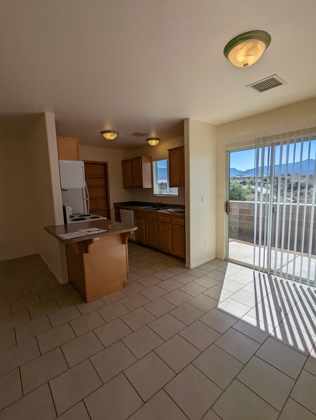 Building Photo - 354 W Hollamon St Unit A