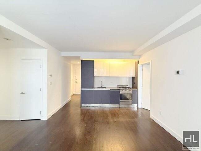 NO FEE 2 bed 2 bath with laundry in unit. | 21st floor | upper west side.