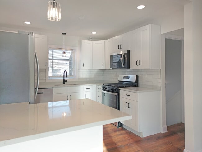 Photo - 9052 W 92nd St