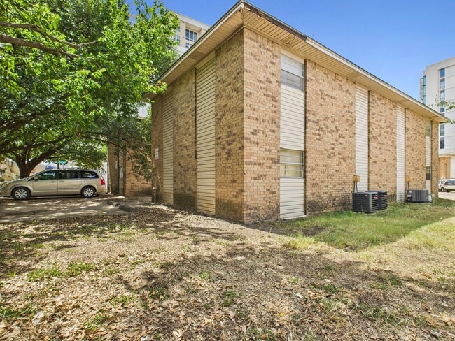 Photo - 403 Boyett St
