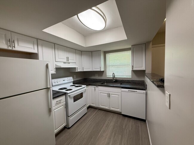3322 Camelot Dr