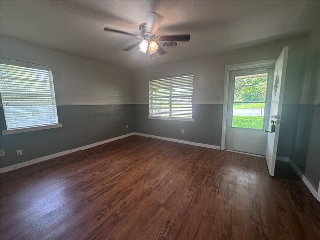 Photo - 802 Hillside Dr