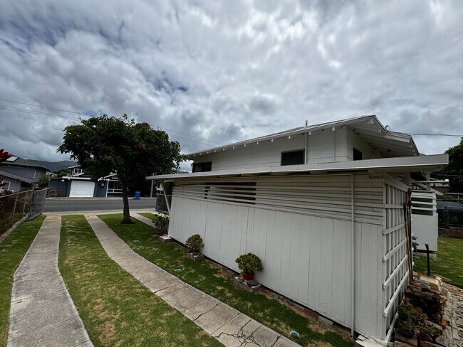 Photo - Charming 2/1/2 House on Hinano St. in the Kaimuki/Diamond Head area