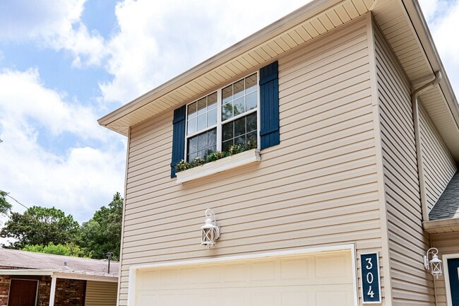 Photo - 304 Florida St