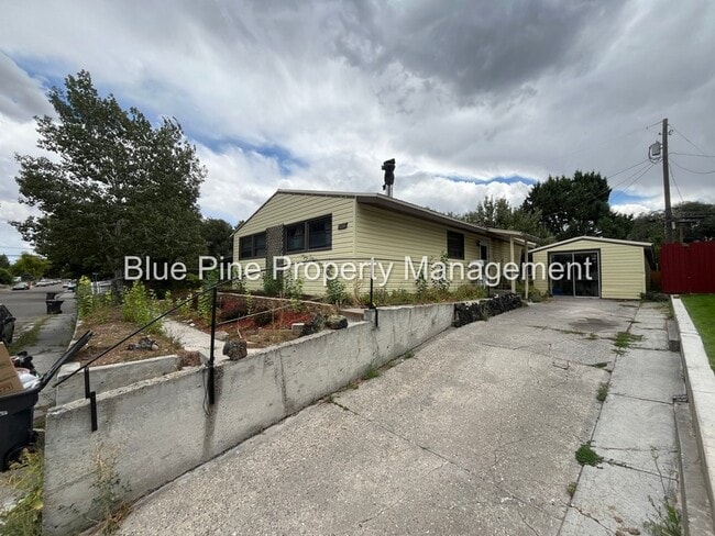 Building Photo - 1080 Halsey St