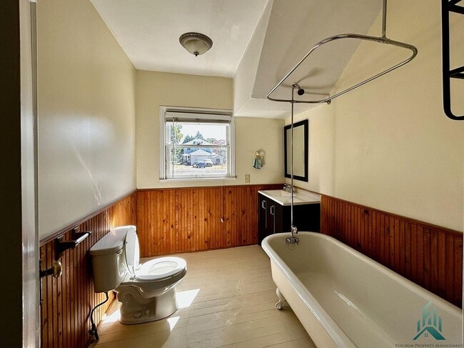 Photo - 413 S Main St