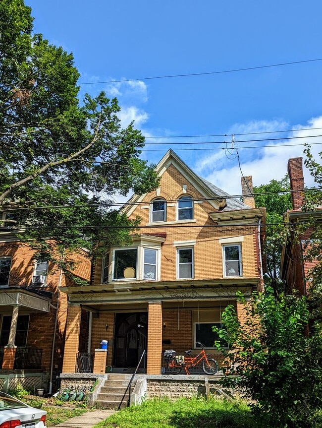 Building Photo - 229 Amber St Unit 1