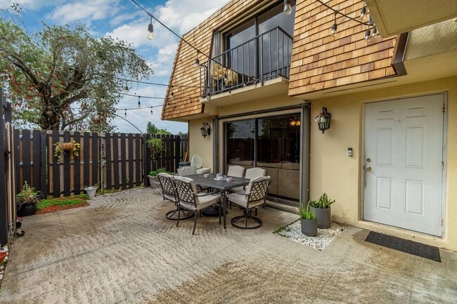 Photo - 393 Lake Arbor Dr