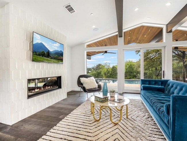 Photo - 2700 Rollingwood Dr