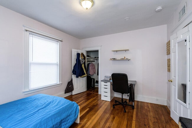 Photo - 231 Chestnut Hill Ave Unidad uni2 4-bed 2-bath