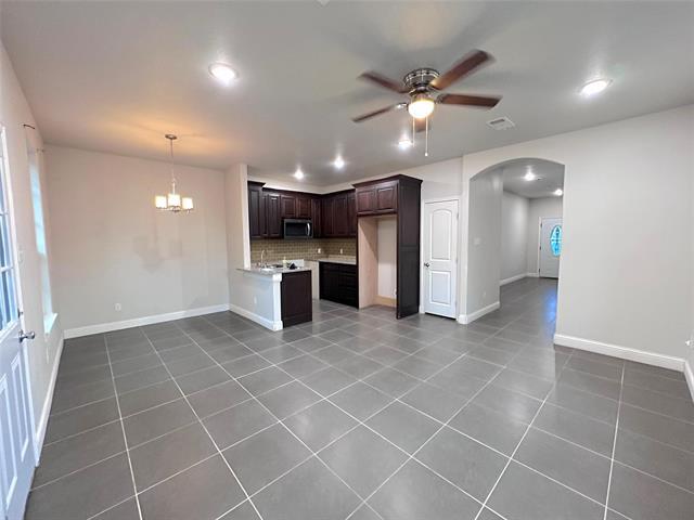 Photo - 102 Robbins St