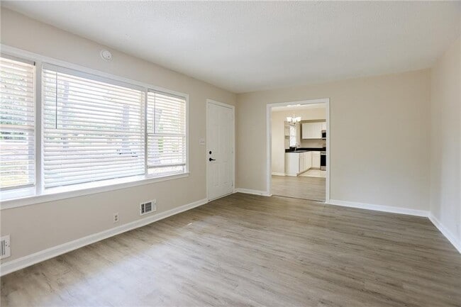 Photo - 2058 River Rd