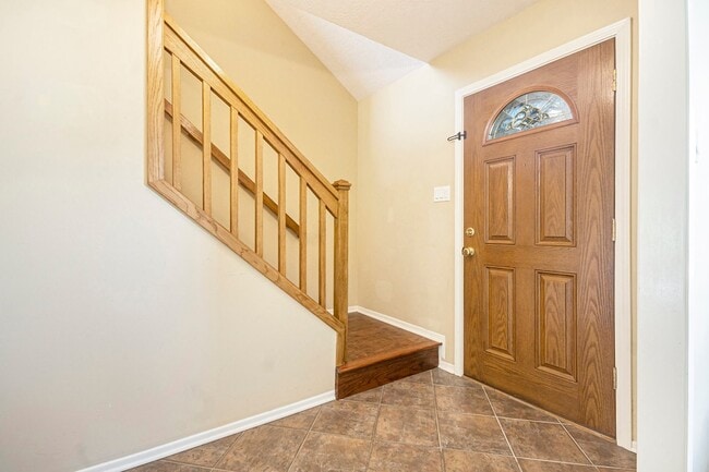 Photo - 302 Lochnell Dr