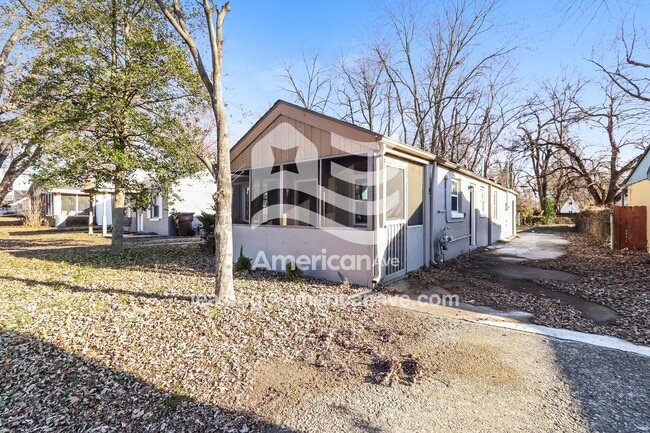 Photo - 212 E Bowne Blvd