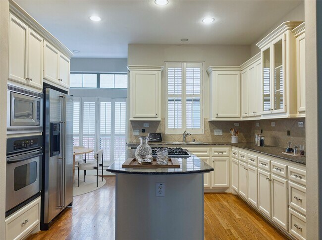 Photo - 592 Bomar St