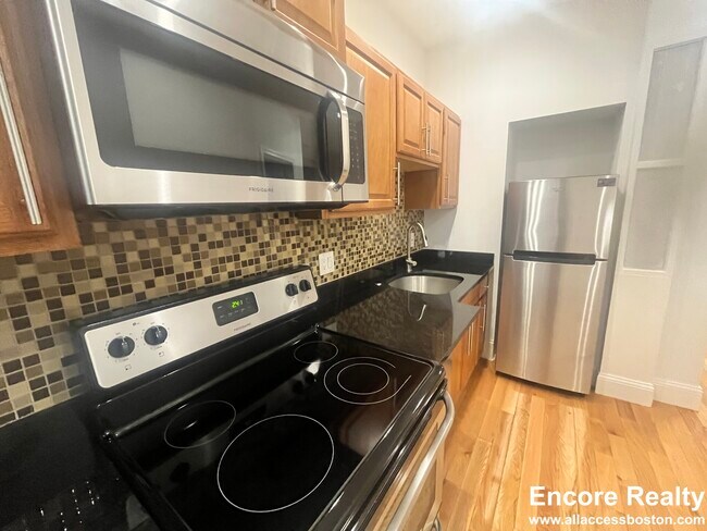 51 Joy St Unit 1R