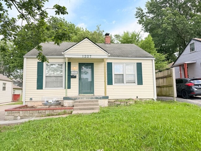 Building Photo - 1207 N McCoy St