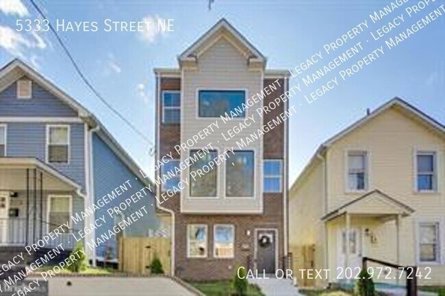 Building Photo - 5333 Hayes St NE