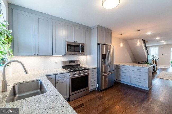 Photo - 4841 Larchwood Ave