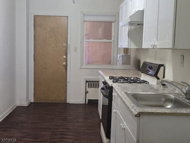 Photo - 528 Valley Brook Ave
