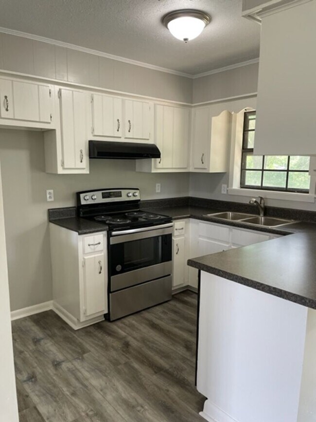 Photo - Renovated 3 Bedroom 1 Bath Home for Rent!