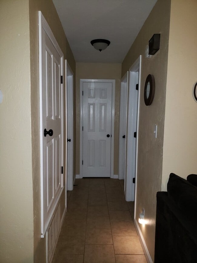 Photo - Nice 2 or 3 Bedroom, 1 Bath.