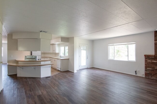 Photo - Spacious Manufactured Home!